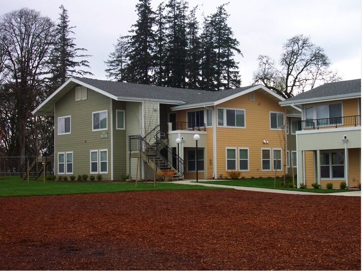 Redwood Commons in McMinnville, OR - Building Photo