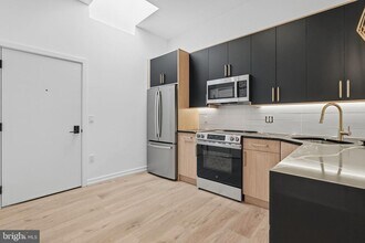 203 S 13th St in Philadelphia, PA - Building Photo - Building Photo