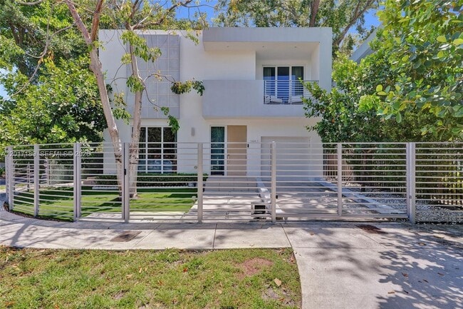 property at 2851 SW 33rd Ct