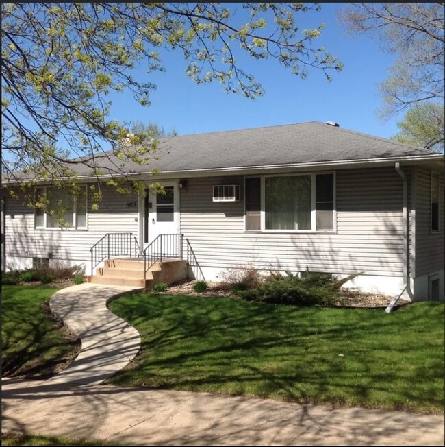 1607 2nd Ave NE, Unit 1 in Rochester, MN - Foto de edificio - Building Photo