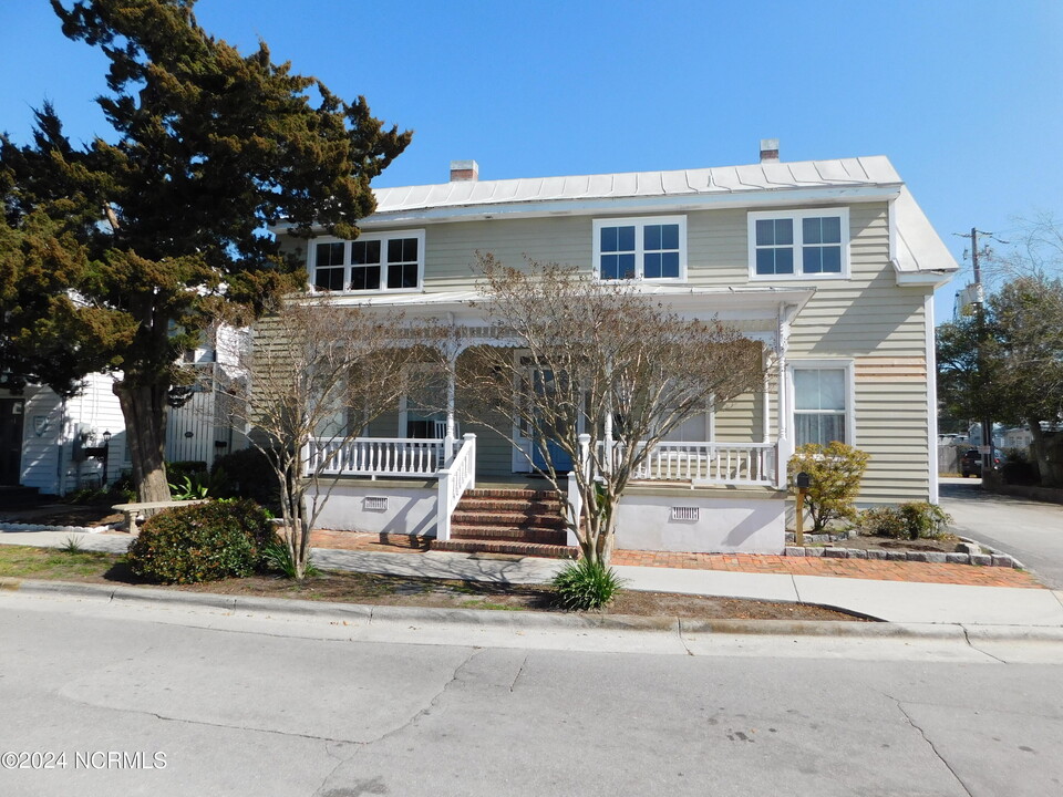 120 Craven St in Beaufort, NC - Foto de edificio