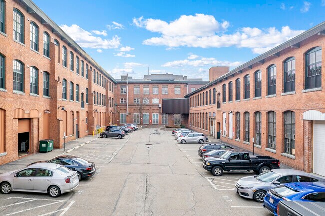 The Lofts at Westinghouse in Hyde Park, MA - Foto de edificio - Building Photo