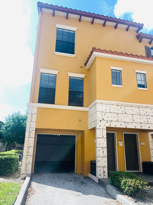 6131 Metrowest Blvd in Orlando, FL - Building Photo