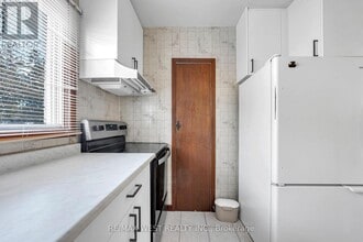 1607 Kenmuir Ave in Mississauga, ON - Building Photo - Building Photo