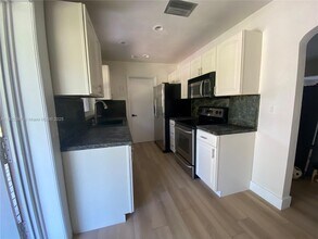 1826 Thomas St in Hollywood, FL - Building Photo - Building Photo