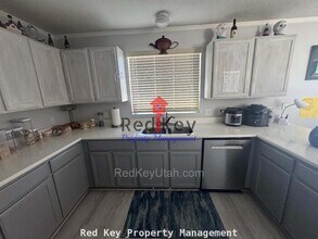 205 Clermont Ln in Stansbury Park, UT - Building Photo - Building Photo