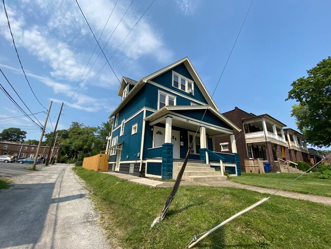 314-316-316 E 19th Ave in Columbus, OH - Building Photo - Building Photo