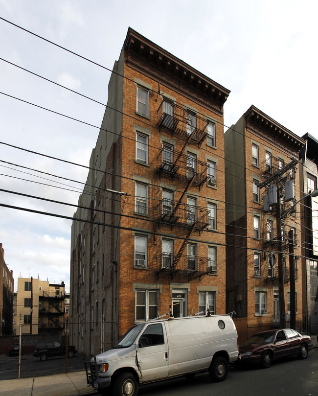 717-719 Clinton St in Hoboken, NJ - Building Photo - Building Photo