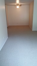 1471 N Winslowe Dr, Unit 203 in Palatine, IL - Building Photo - Building Photo