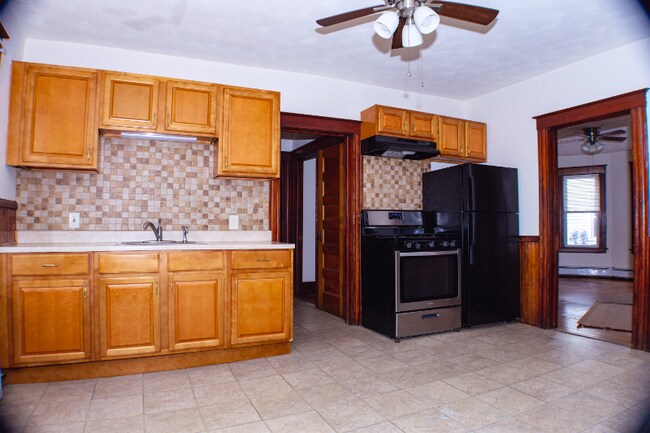 436 Park St in New Britain, CT - Building Photo - Building Photo