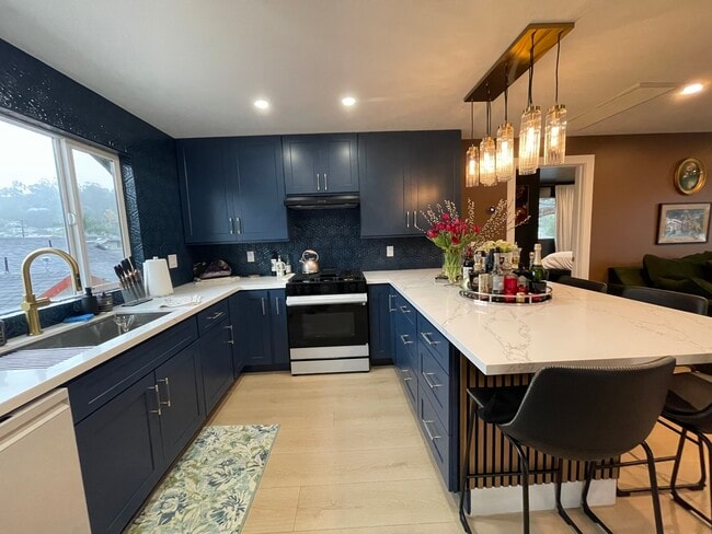 1368 1/2 Yosemite Dr in Eagle Rock, CA - Building Photo - Building Photo