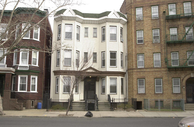 108 Booraem Ave in Jersey City, NJ - Building Photo - Building Photo