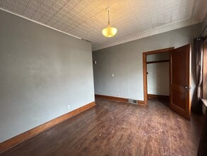 223 S Broad St in Grove City, PA - Building Photo - Building Photo