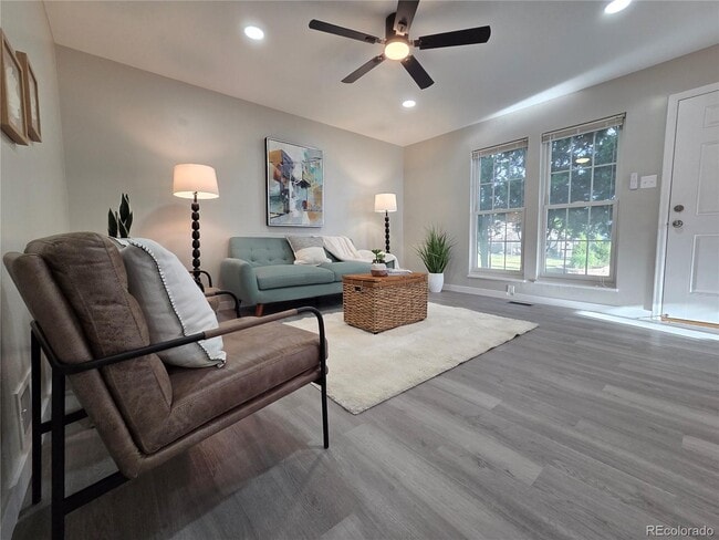 1250 S Monaco Street Pky, Unit 17 in Denver, CO - Foto de edificio - Building Photo