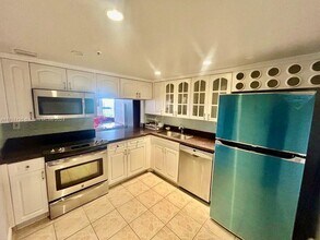 2625 Collins Ave in Miami, FL - Building Photo - Building Photo