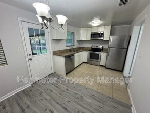 8215 Cir St S in Jacksonville, FL - Building Photo - Building Photo