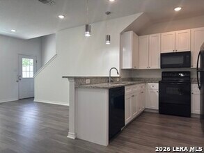 6942 Crestway Rd in San Antonio, TX - Building Photo - Building Photo