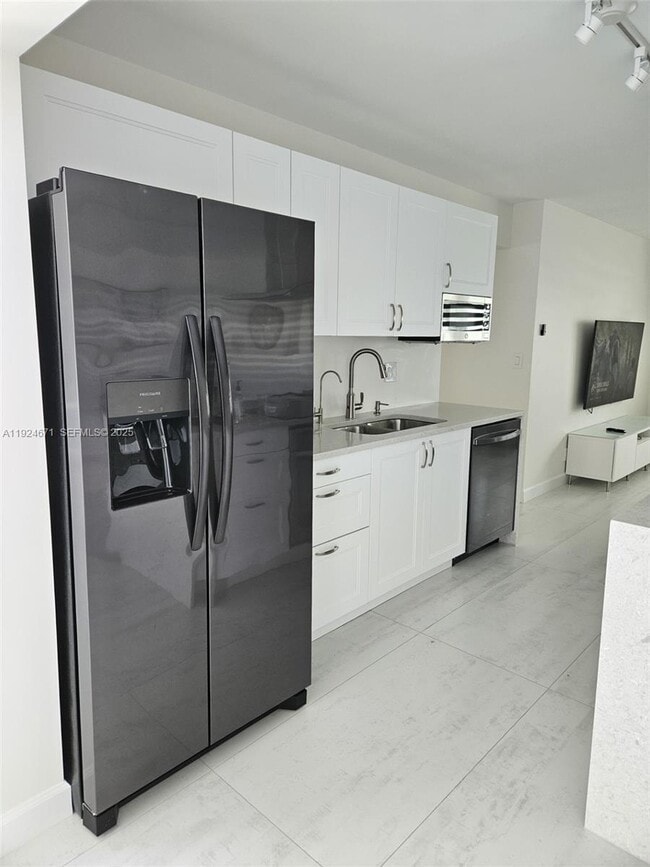 1001 SE 14th Dr in Deerfield Beach, FL - Building Photo - Building Photo