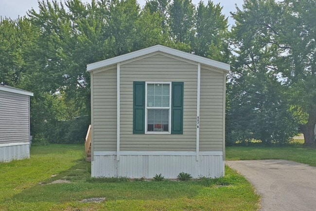 property at 602 W 9th St