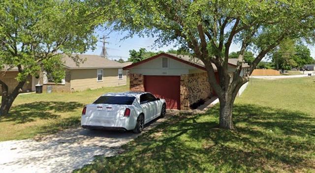 1920 Pelican Dr N in Azle, TX - Building Photo