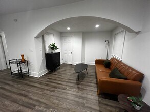 2215 W Broadway Ave, Unit 3 in Spokane, WA - Foto de edificio - Building Photo