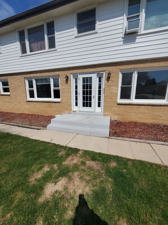 520 Lakeview Ave in South Milwaukee, WI - Building Photo
