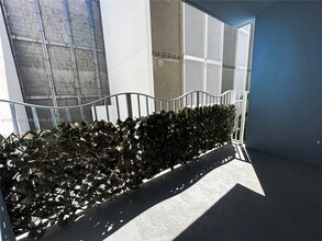 61 Collins Ave in Miami Beach, FL - Building Photo - Building Photo