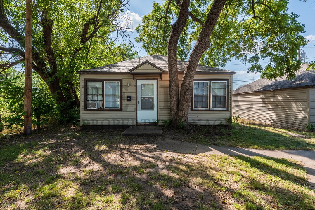 1129 W 16th St N in Wichita, KS - Building Photo