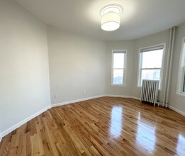 153 E Cottage St, Unit 1 in Boston, MA - Building Photo - Building Photo