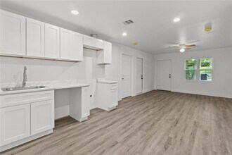 805 19th Ave N in Texas City, TX - Building Photo - Building Photo