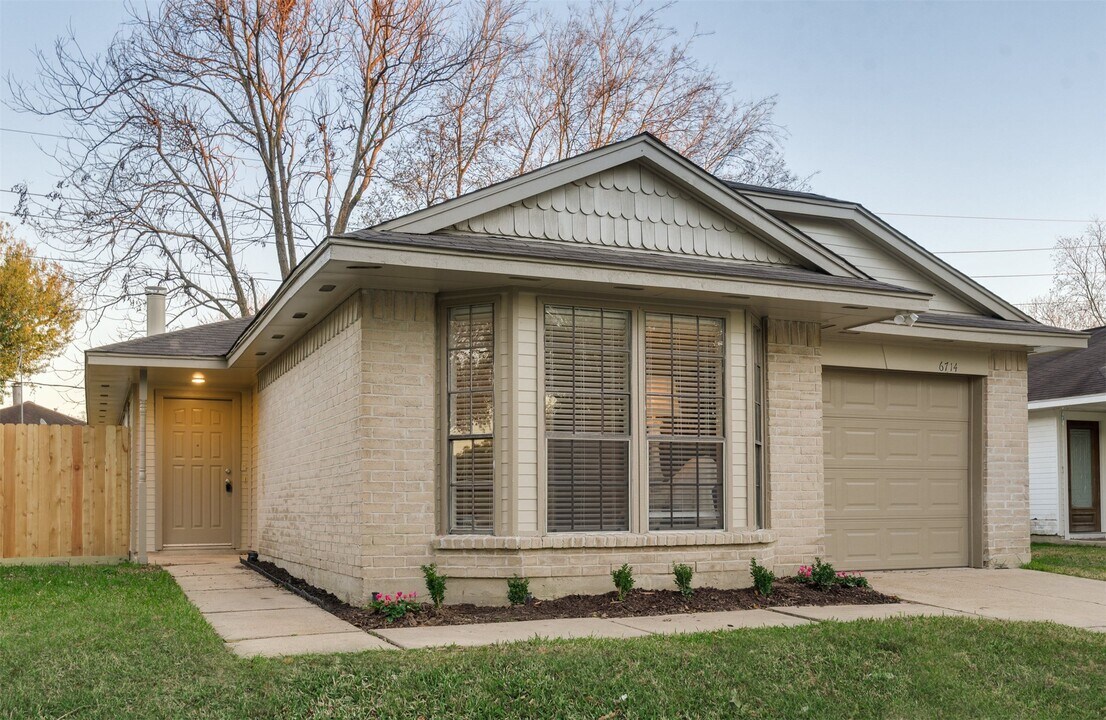 6714 Mistflower Ln in Katy, TX - Building Photo