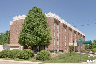 Country Club Tower in Augusta, KS - Foto de edificio - Building Photo