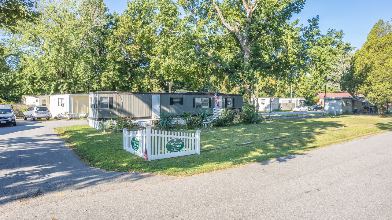 Maplewood Estates Mobile Home Community in Hampton, VA - Building Photo