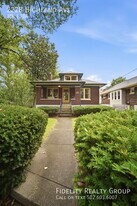 2228 Highland Ave in Louisville, KY - Building Photo