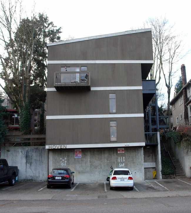 Hoven Apartments in Seattle, WA - Building Photo - Building Photo