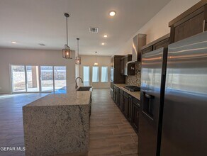 517 La Entrada Cir in Sunland Park, NM - Building Photo - Building Photo