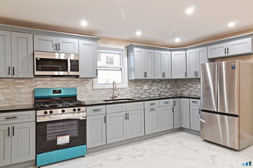 40 Elizabeth St, Unit 2 in Waterbury, CT - Building Photo