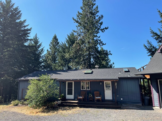 1143 Jasper Ln in Mosier, OR - Building Photo - Building Photo