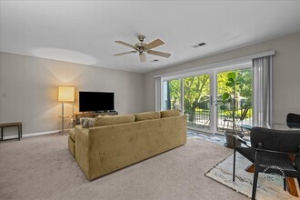1125 Royal St George Dr in Naperville, IL - Building Photo - Building Photo