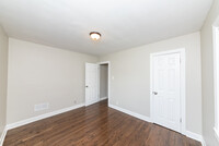 2745 W Gregory St, Unit 1 in Chicago, IL - Foto de edificio - Building Photo