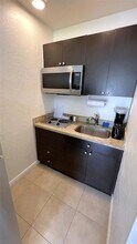 1601 S Federal Hwy, Unit 8 in Lake Worth Beach, FL - Building Photo - Building Photo