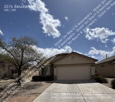 2074 Briarwood Ln in Las Cruces, NM - Building Photo