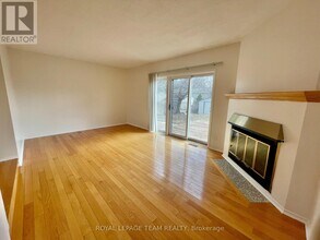 128 Pinetrail Crescent in Ottawa, ON - Building Photo - Building Photo