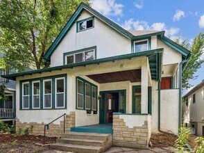 2416 Harriet Ave, Unit Renovated First Floor in Minneapolis, MN - Building Photo - Building Photo