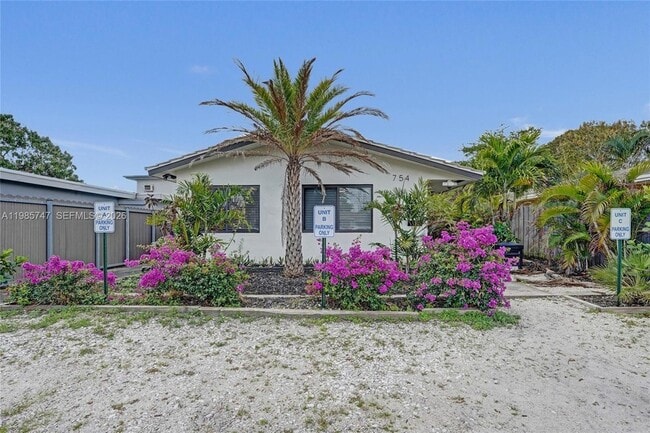 754 NE 40th St, Unit B in Oakland Park, FL - Foto de edificio - Building Photo