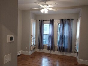 565 Salem St, Unit 2 in Malden, MA - Foto de edificio - Building Photo