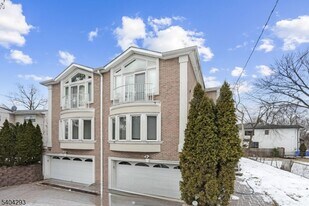 135 Grove St in Tenafly, NJ - Building Photo