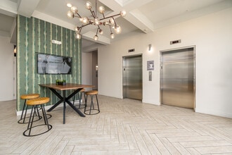 Onyx Glendale in Glendale, CA - Foto de edificio - Building Photo