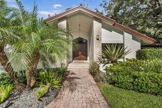 5800 SW 73rd Ave in Miami, FL - Building Photo - Building Photo