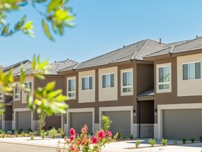 Desert Sage Townhomes in Hurricane, UT - Building Photo - Building Photo